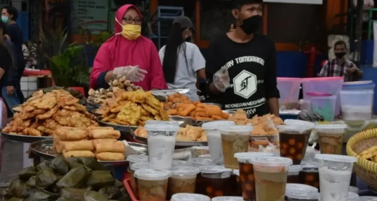 Aneka Takjil Pinggir Jalan yang Selalu Dirindukan Setiap Ramadhan