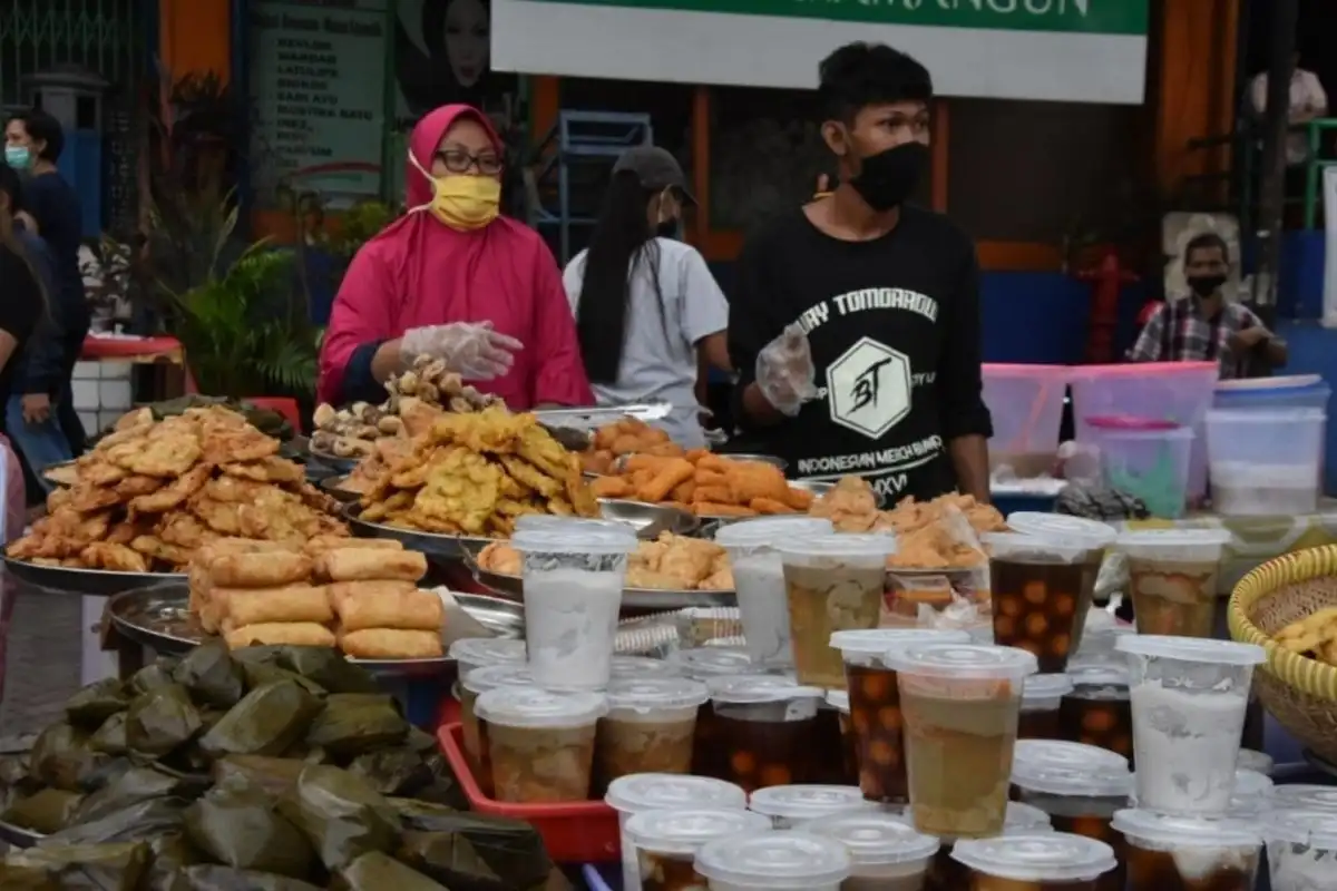 Aneka Takjil Pinggir Jalan yang Selalu Dirindukan Setiap Ramadhan