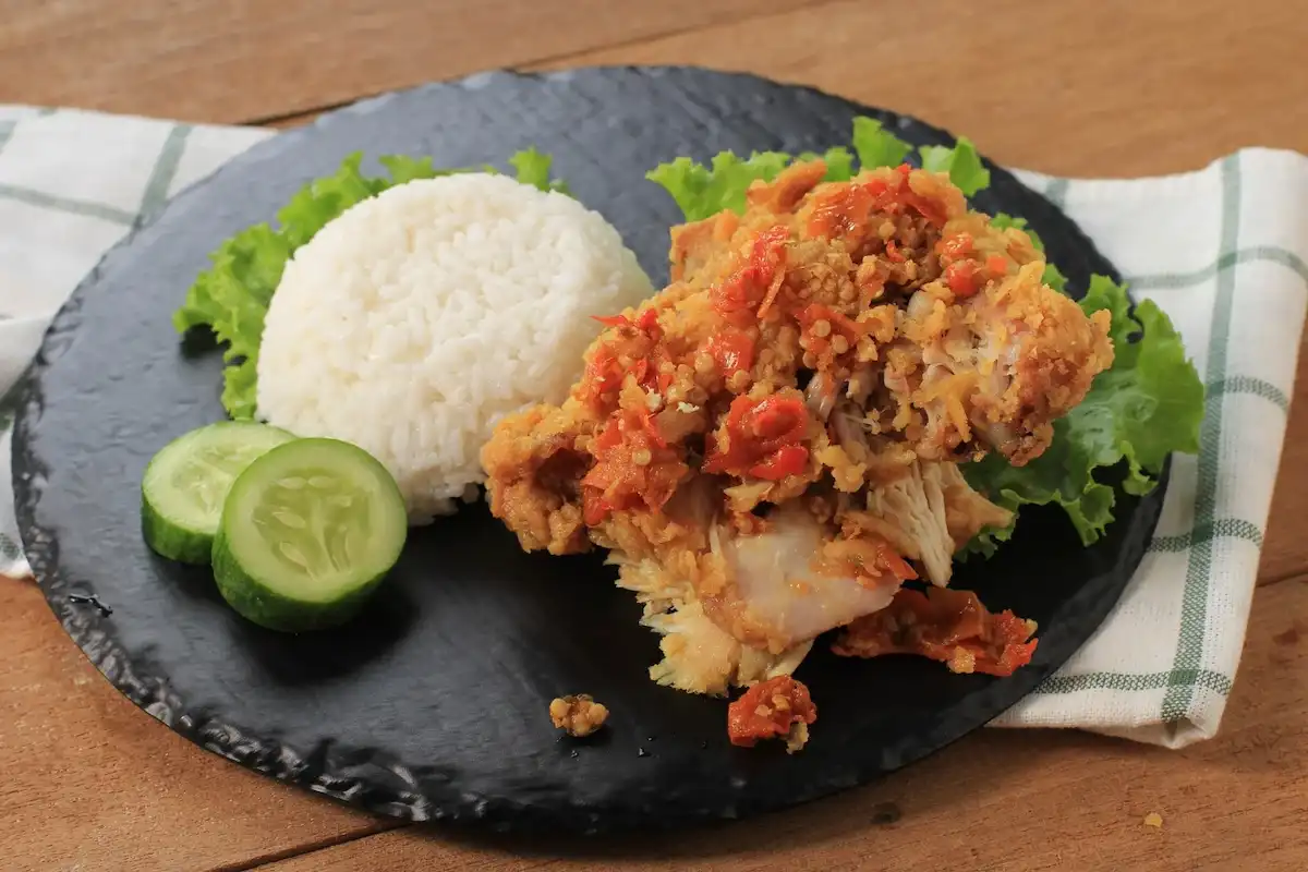 Ayam Penyet, Bisnis Makan Siang yang Tak Pernah Sepi_11zon Ayam Penyet, Bisnis Makan Siang yang Tak Pernah Sepi
