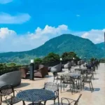 Cuma Ada di Bogor, 7 Kafe Outdoor dengan View Pegunungan yang Bikin Betah Nongkrong Lama