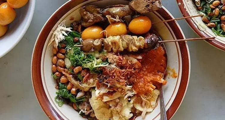 Resep Bubur Ayam Jakarta yang Gurih, Lembut, dan Kaya Topping