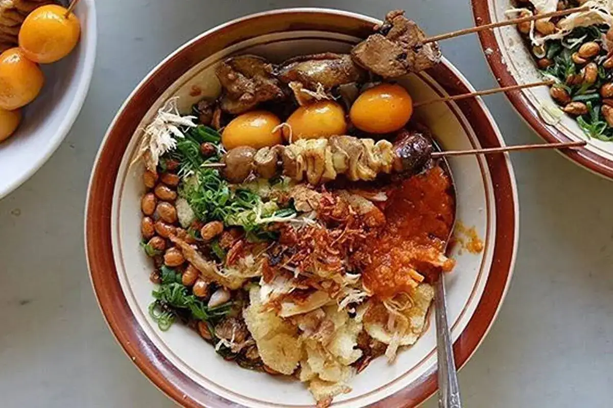 Resep Bubur Ayam Jakarta yang Gurih, Lembut, dan Kaya Topping